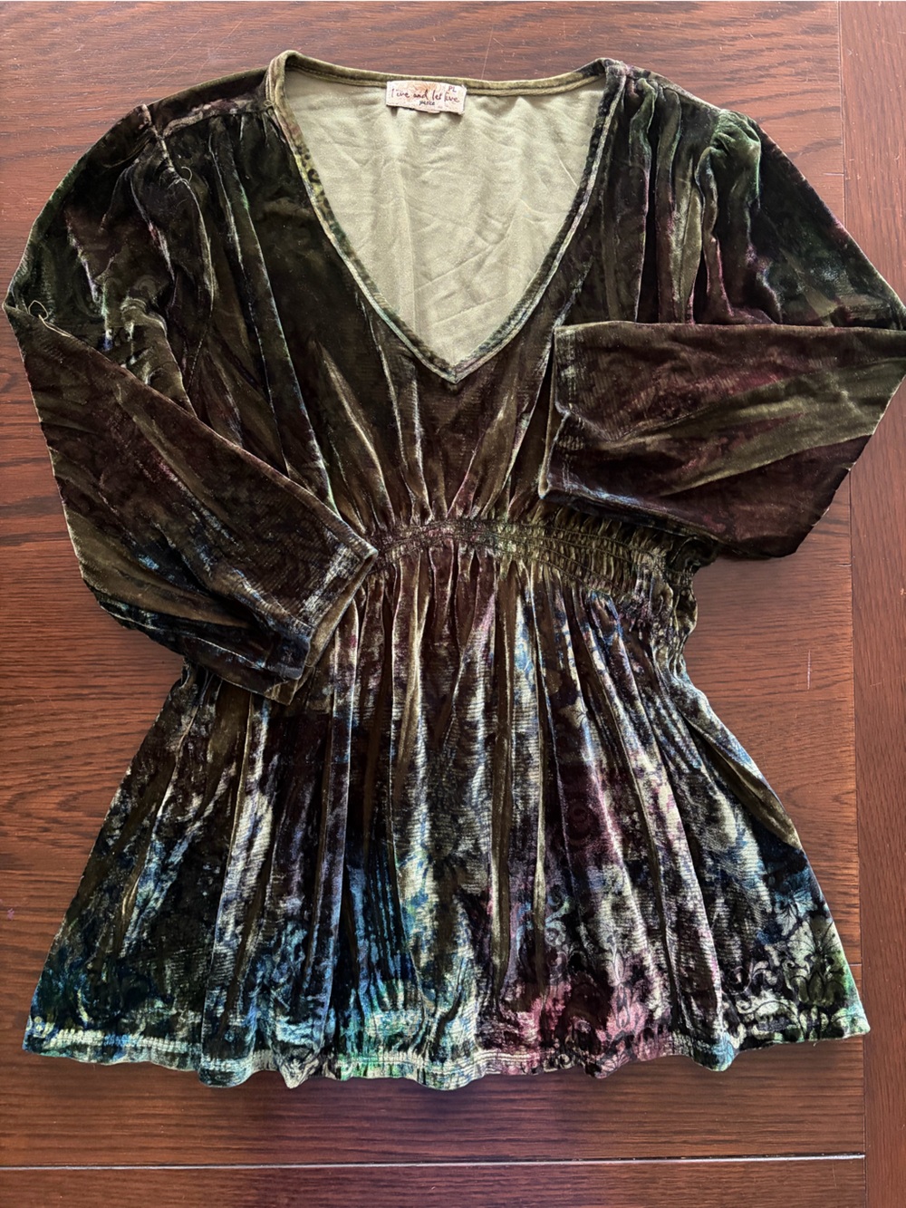 Live and Let Live Velvet V-Neck Top Size Petite Large